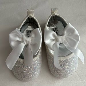 Badgley Mischka Crib Shoes (size 4)